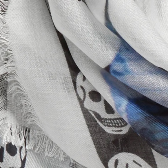 ALEXANDER MCQUEEN Classic Bellflower Modal & Silk Scarf white/black/indigo - Picture 5 of 11
